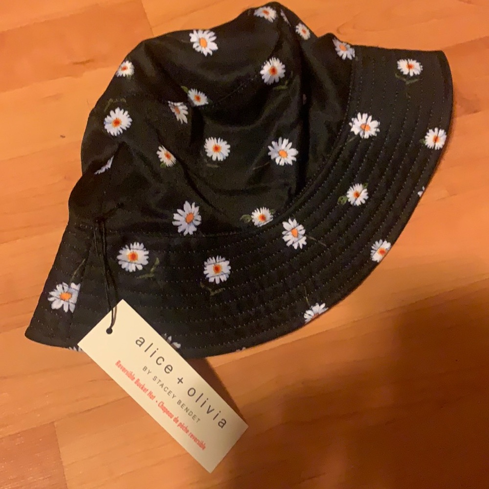 Alice + olivia reversible bucket hat